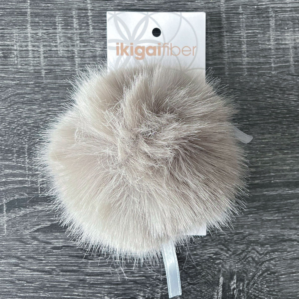 Ikigai Fiber Faux Luxe Pom Poms - Xl Lux Grey - Extra Image