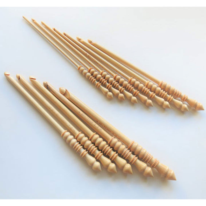 Brittany Birch Victorian Crochet Hook - I - Zoom Image