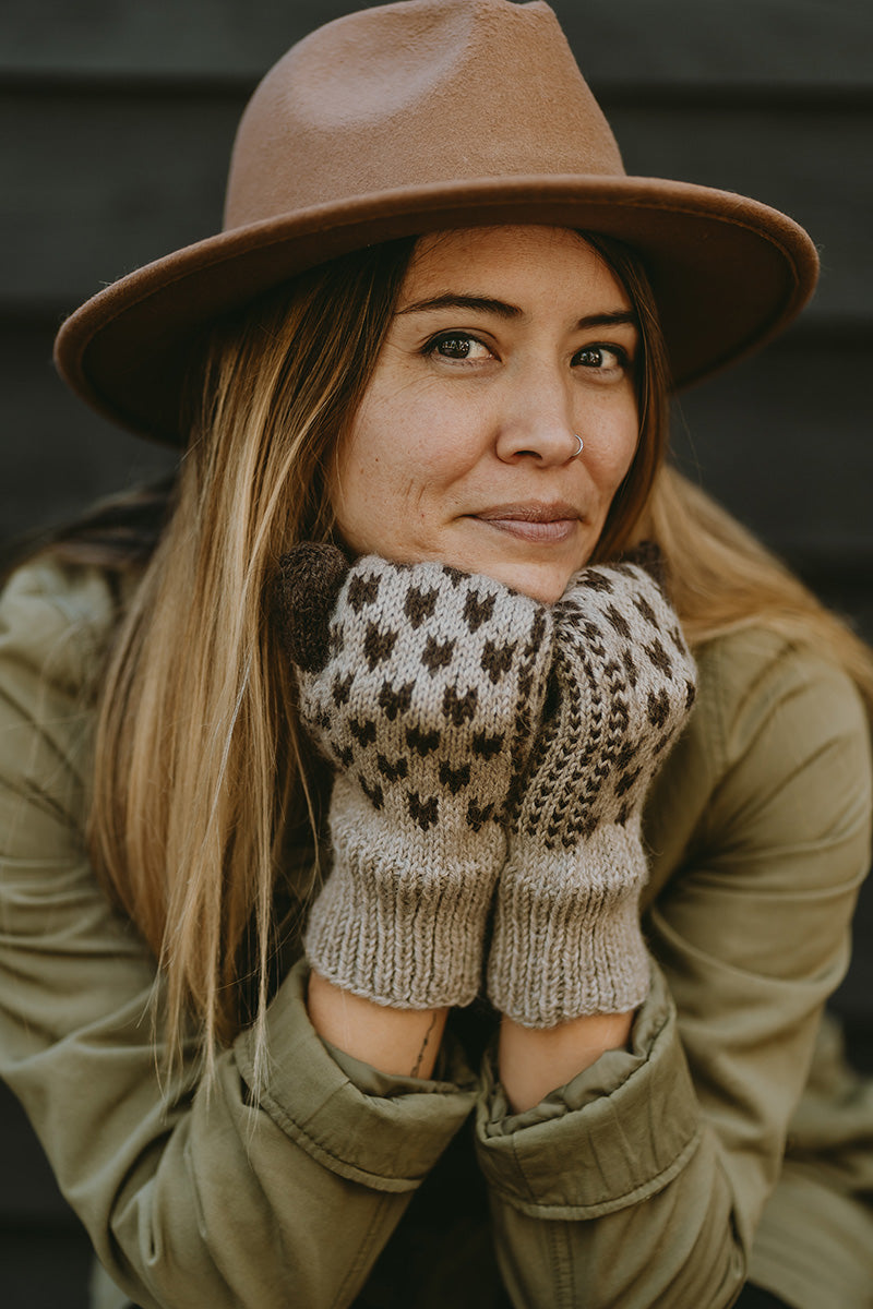 Yarn Citizen Palm of Hearts Mittens Kit - Extra Image
