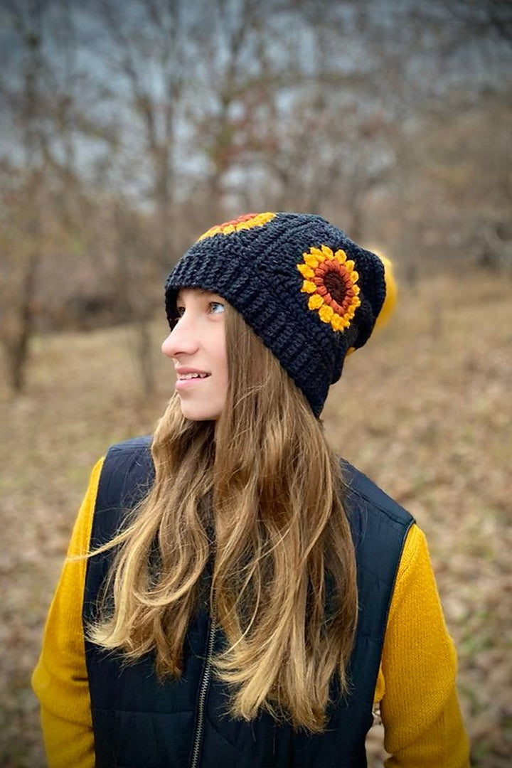 Cascade Winter Flower Beanie Kit - Extra Image