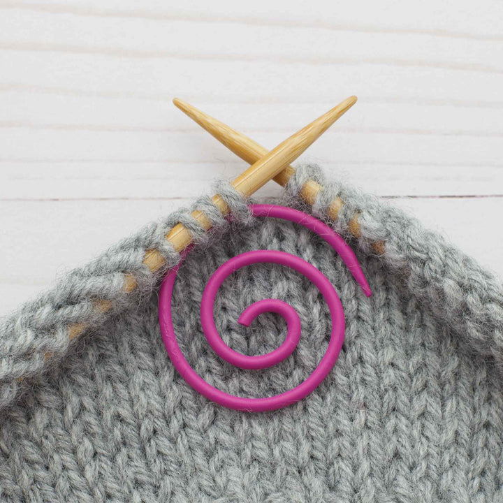 Fox & Pine Stitches Spiral Cable Needle - Pink Spiral - Zoom Image