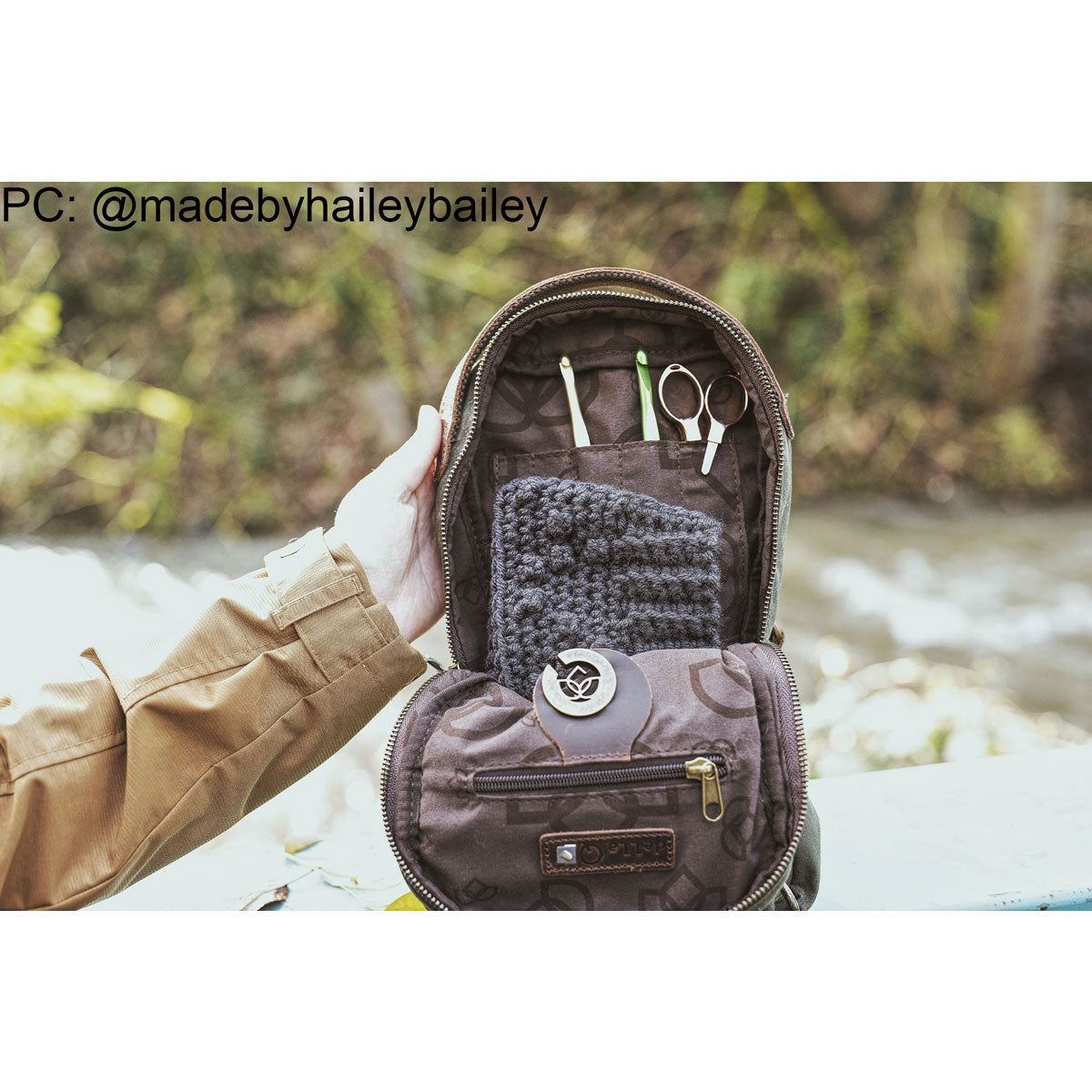 della Q Maker's Mini Messenger - Olive - Extra Image